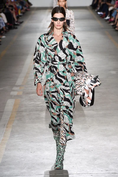 Look 30